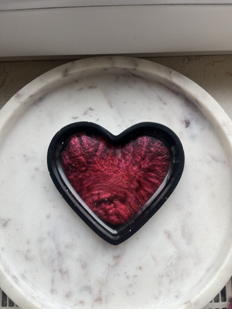 Handgemachte Herzschale|metallic rot+schwarz|Schmuckablage