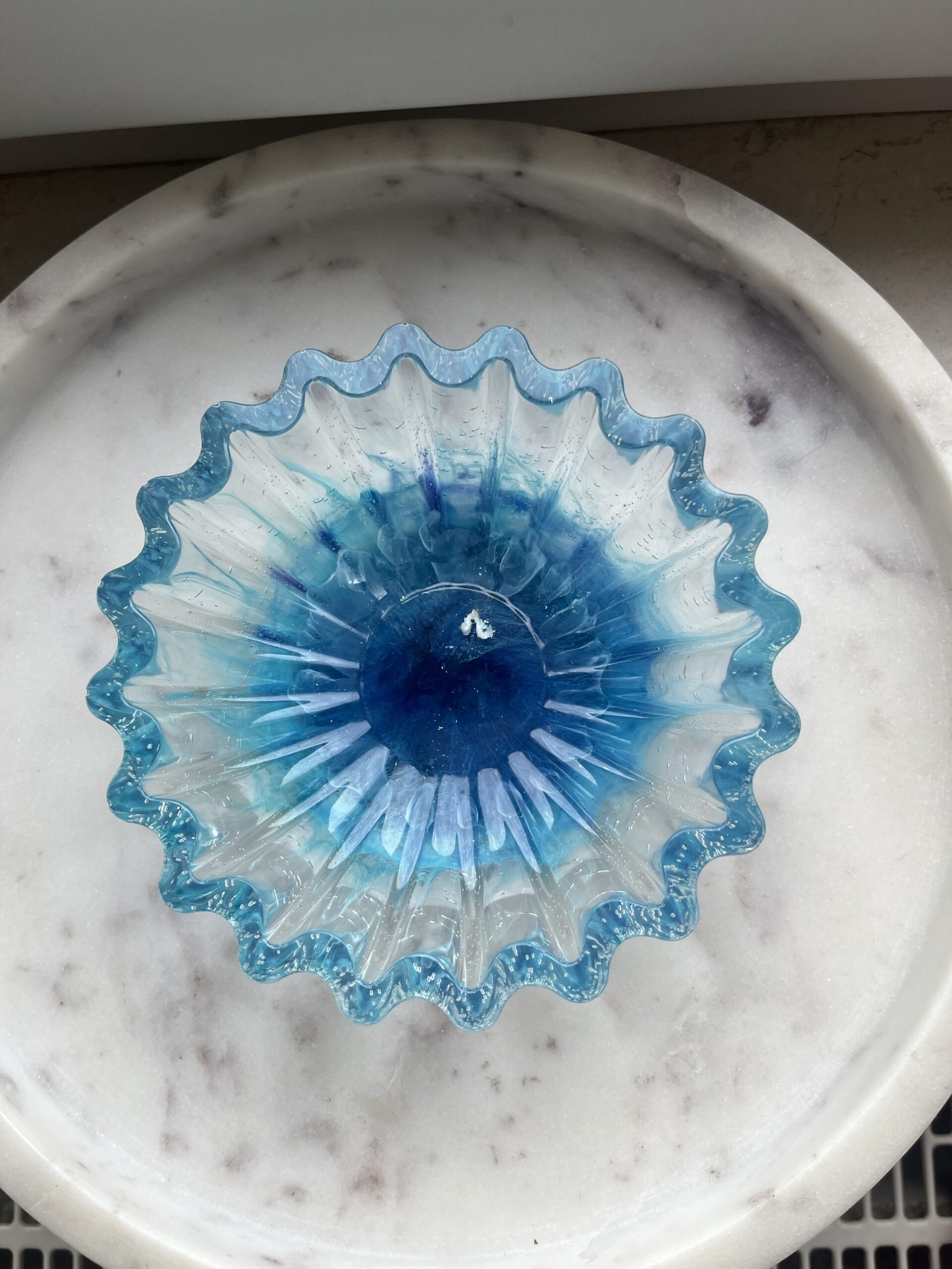 Handgemachte Schüssel| Pastellblau| Wellenrand| Ablage| Geschenkidee – Bild 2