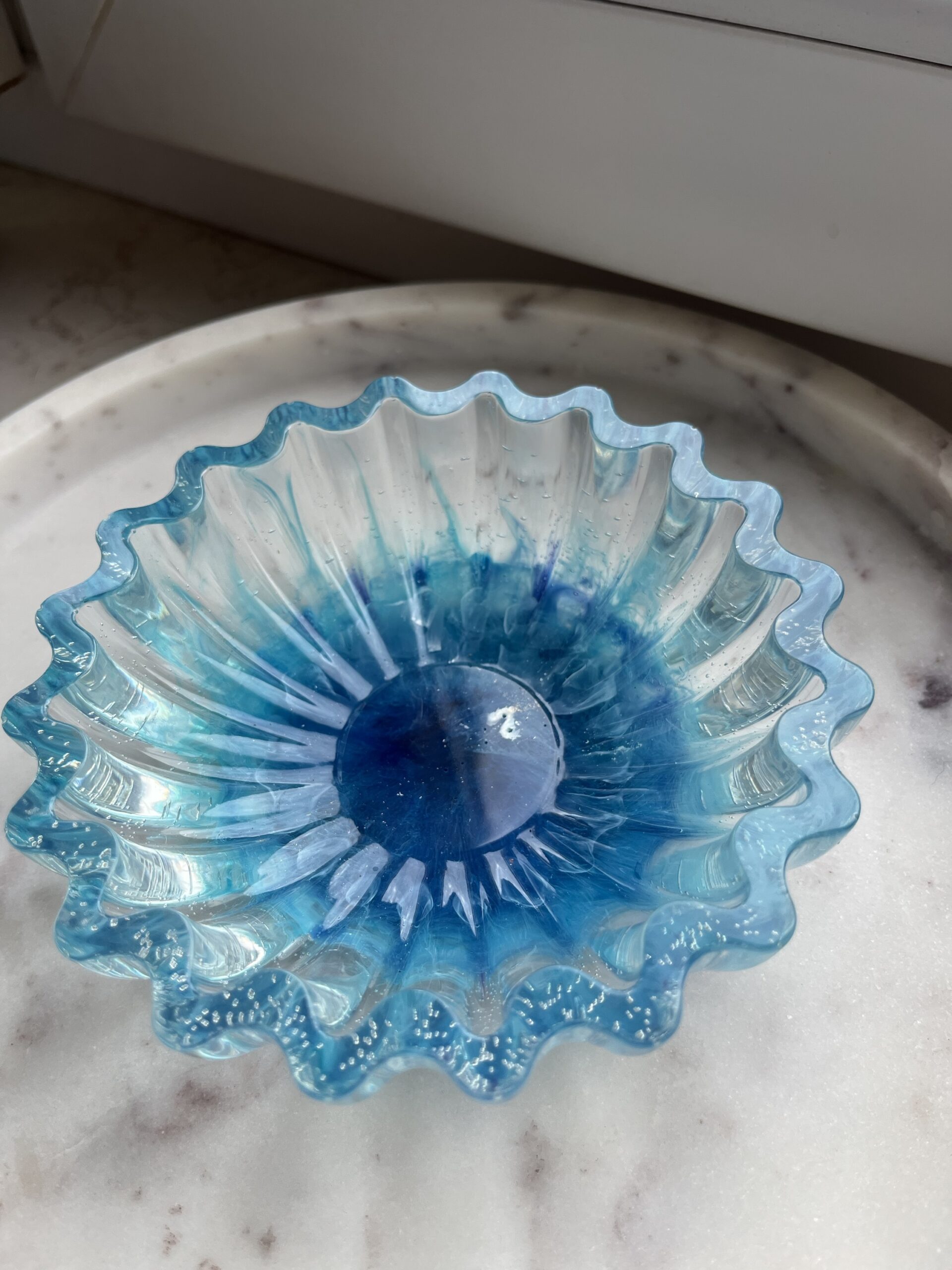 Handgemachte Schüssel| Pastellblau| Wellenrand| Ablage| Geschenkidee – Bild 4