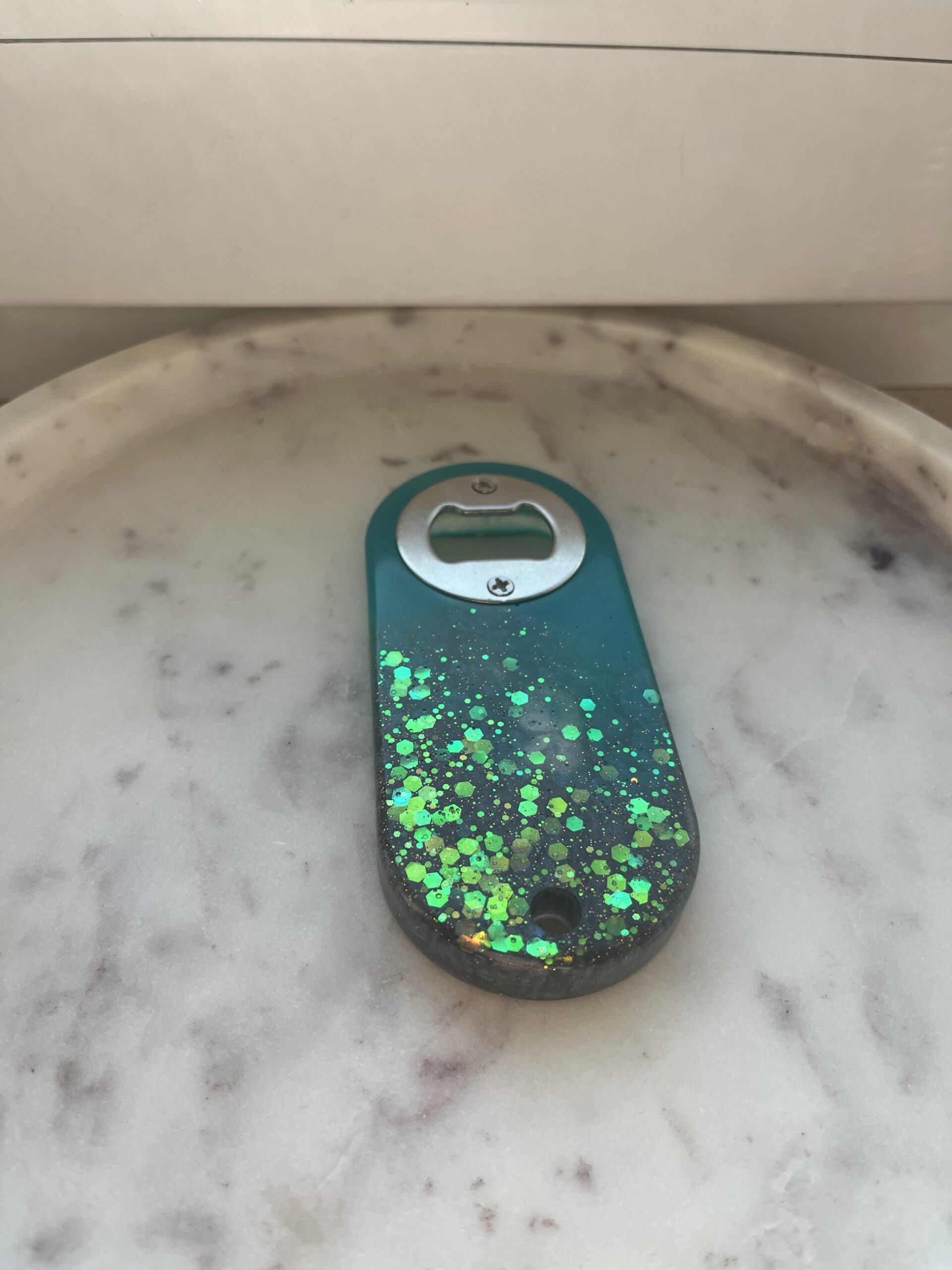 Handgemachter Flaschenöffner| Sommer Must-Have| metallic blau mit Glitzer – Bild 2