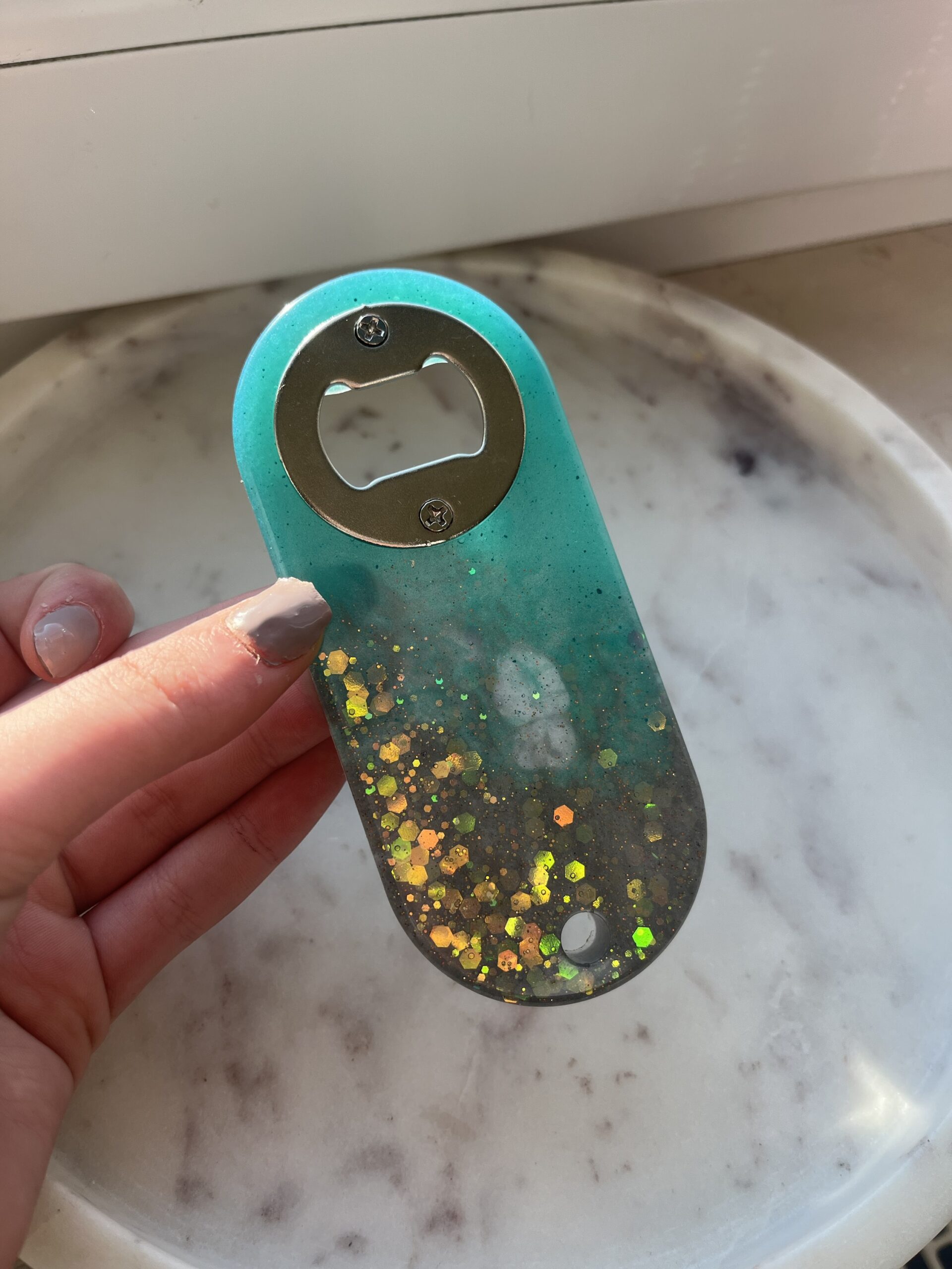 Handgemachter Flaschenöffner| Sommer Must-Have| metallic blau mit Glitzer – Bild 5