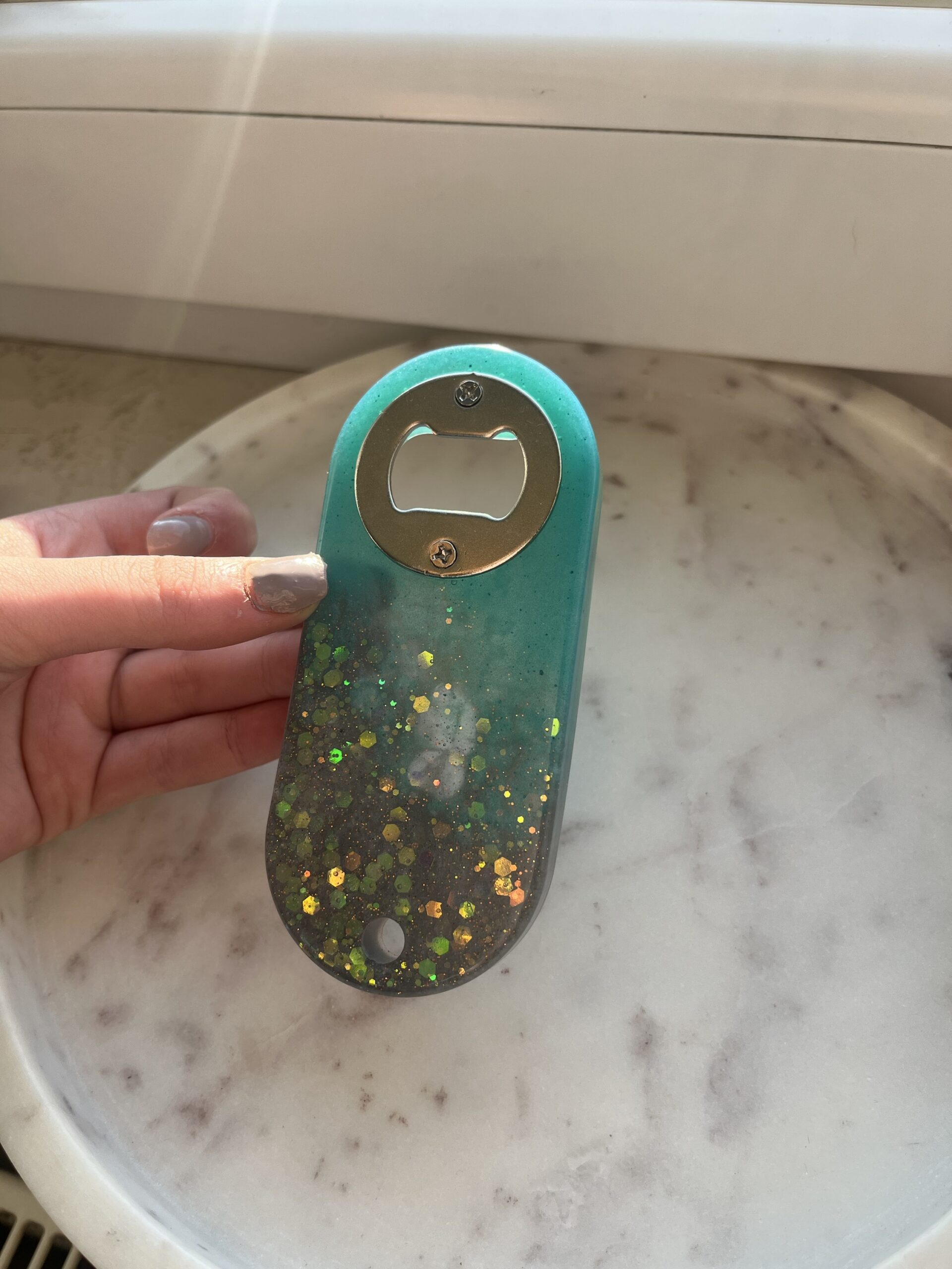 Handgemachter Flaschenöffner| Sommer Must-Have| metallic blau mit Glitzer – Bild 7