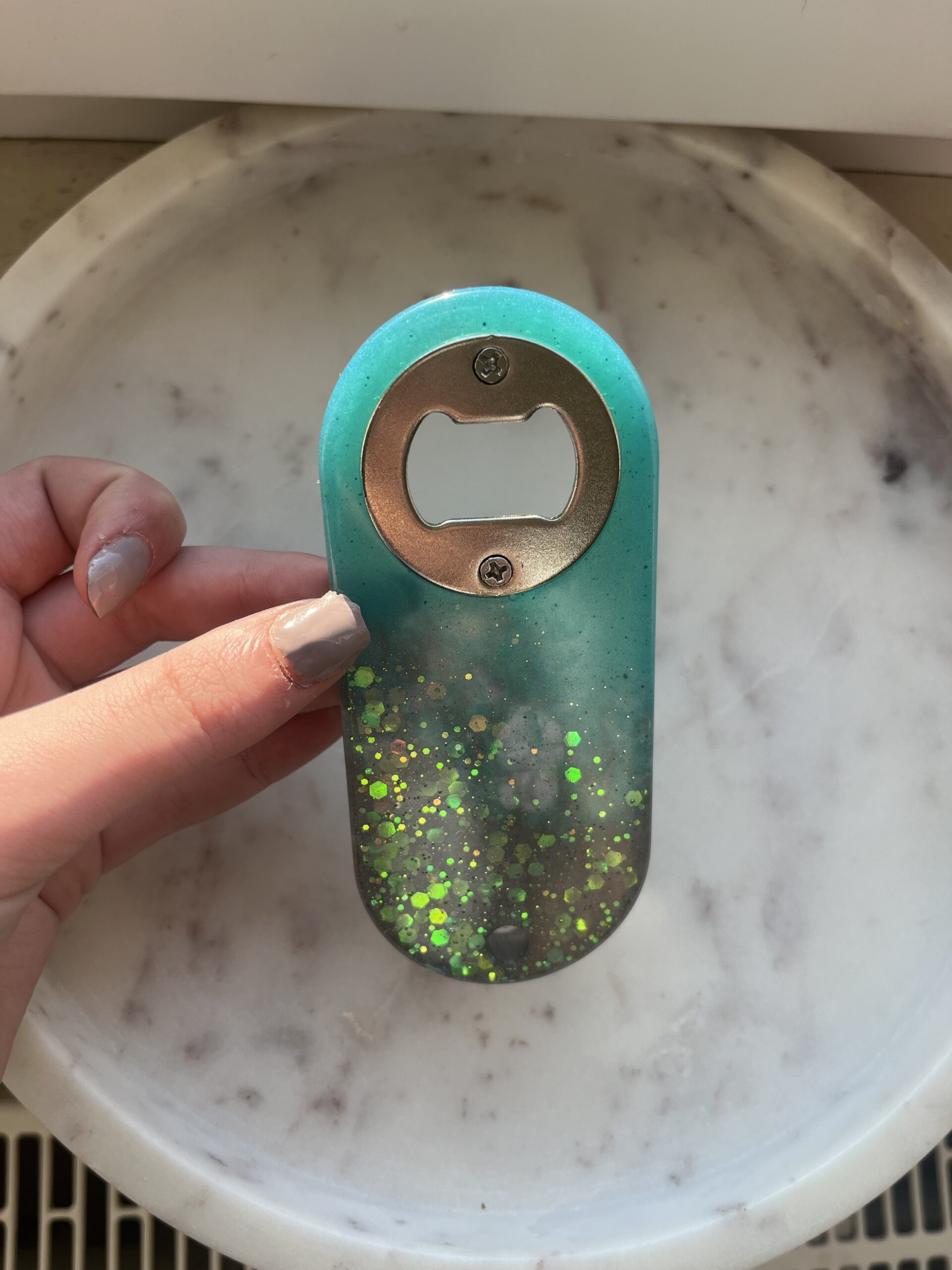 Handgemachter Flaschenöffner| Sommer Must-Have| metallic blau mit Glitzer – Bild 9