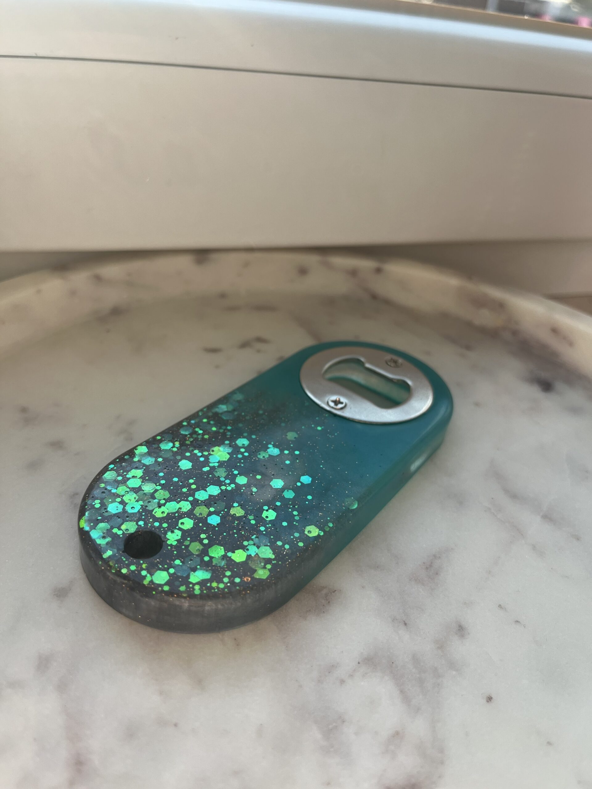 Handgemachter Flaschenöffner| Sommer Must-Have| metallic blau mit Glitzer – Bild 6