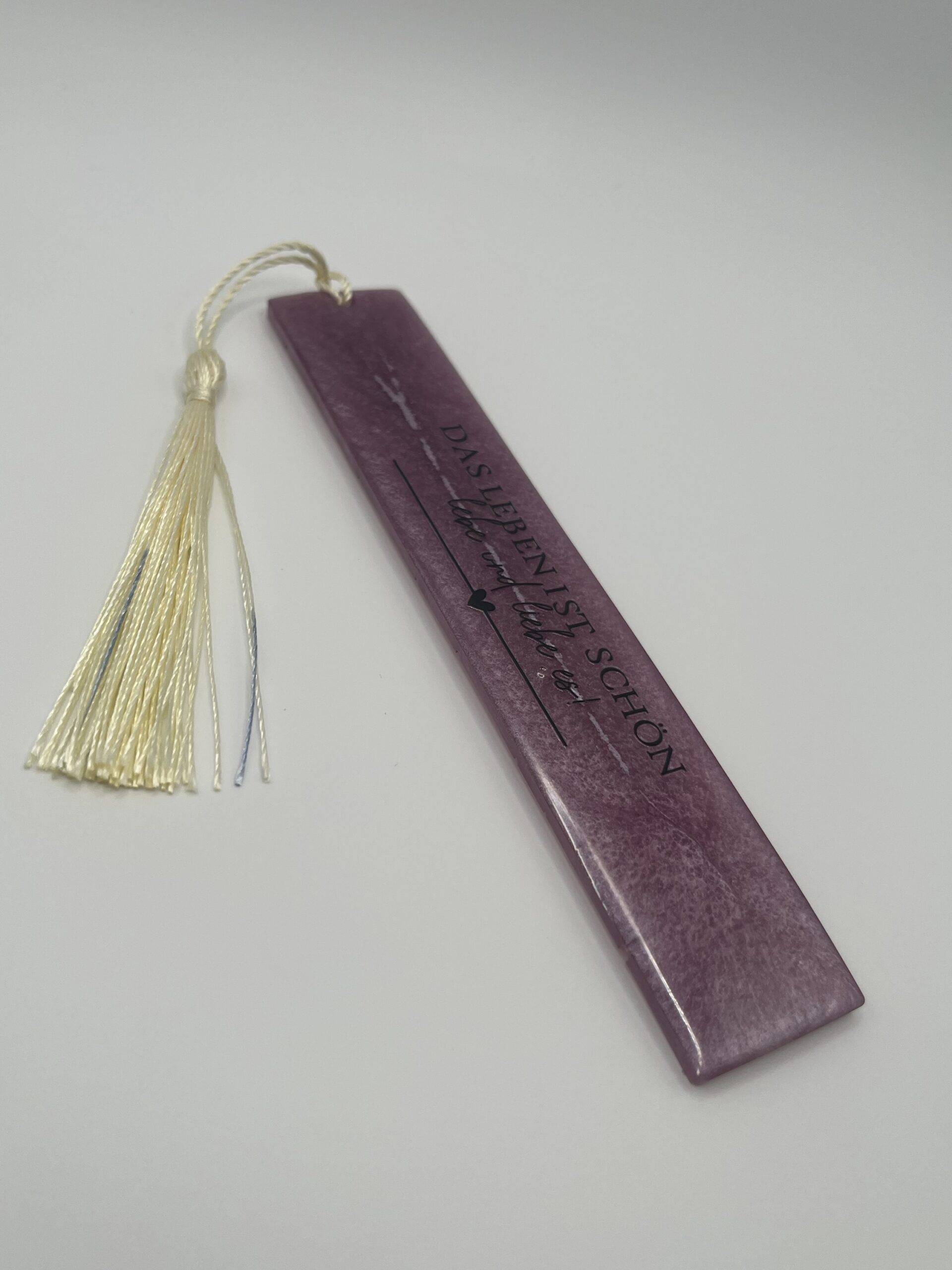 Handgemachtes Lesezeichen| metallic Lila mit Sticker Spruch| aus Epoxidharz – Bild 3