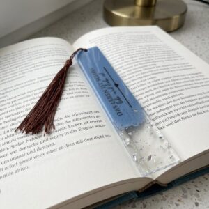 Lesezeichen blau mit Blattsilber und Stickerspruch